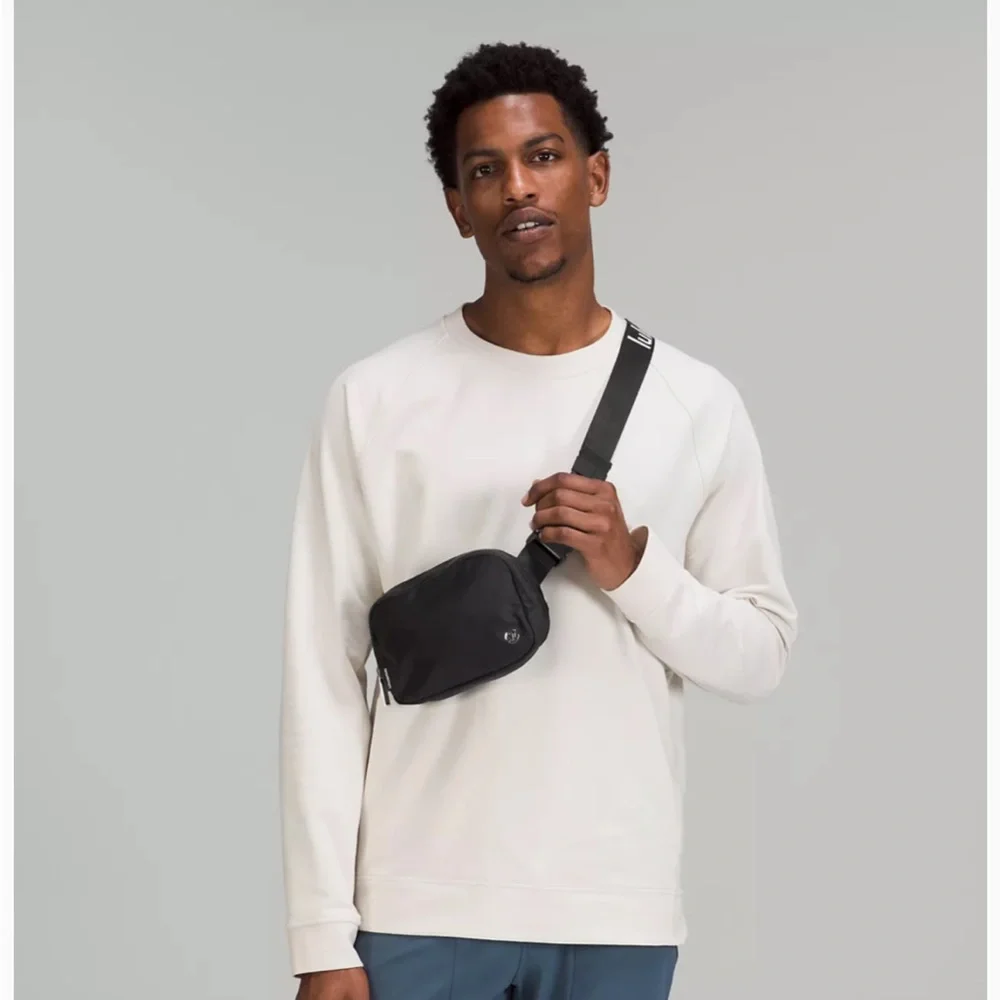 Lululemon Everywhere Belt Bag Wordmark Black - Picture 7 of 12